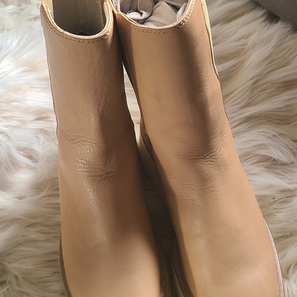 Chelsea Boot - Picture 12 of 15